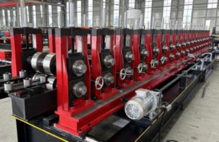 Линия для производства лонжерона для лестничных лоток 25*50-200